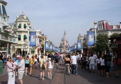 Disney deixa de pagar salários a 43 mil trabalhadores por causa do coronavírus