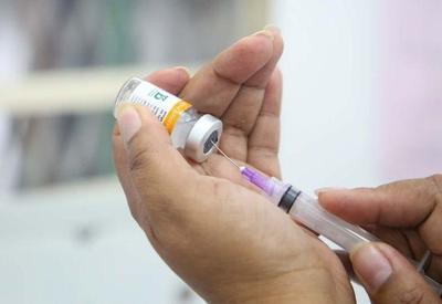Covid-19: Goiás anuncia vacinação de garis e profissionais da imprensa