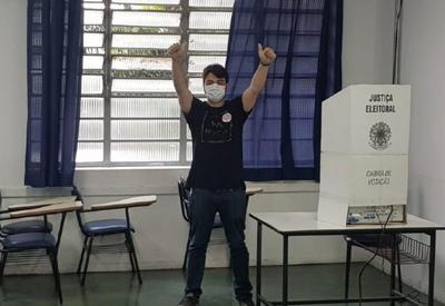 Guarulhos: Guti vota e diz que fez uma campanha limpa