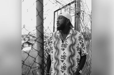 Rapper Djonga denuncia agressões policiais contra público após show no Recife