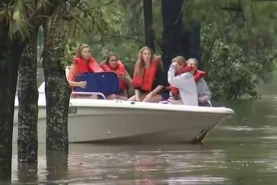 Donald Trump anuncia que vai ao Texas, estado atingido pela tempestade Harvey