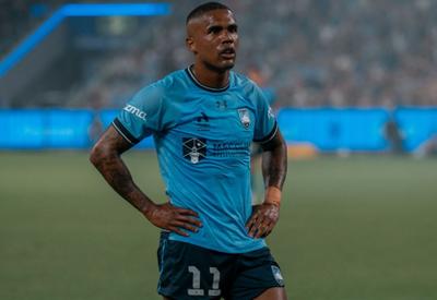 Ex-Seleção e Grêmio, Douglas Costa tem prisão decretada por não pagar pensão alimentícia