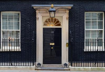 Pacote suspeito é deixado perto da sede do governo do Reino Unido