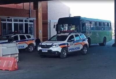 Quadrilha invade empresa de ônibus e faz funcionários reféns em MG