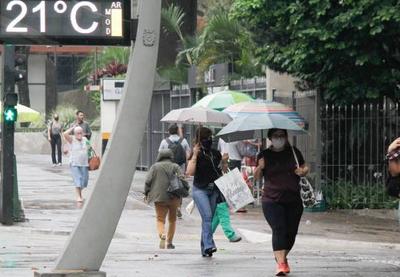 Paulistanos se preparam para novas pancadas de chuvas 