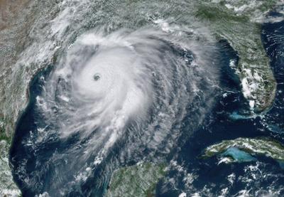 EUA: furacão Laura atinge fronteira do Texas com ventos de 240 km/h