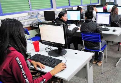 Exclusão digital dificultou a educação na pandemia, diz especialista
