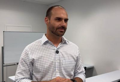 “Trabalho para que eles não encontrem diálogo”, diz Eduardo Bolsonaro sobre missão do Senado aos EUA