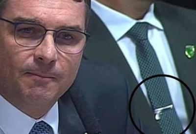 Eduardo Bolsonaro usa prendedor de gravata polêmico na CPMI