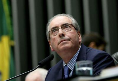 Dez anos após impeachment, afastamento e cassação, Eduardo Cunha recebe placa e faz lista de propostas nos 200 anos da Câmara 