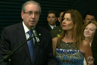 Eduardo Cunha recebe a visita da mulher na prisão
