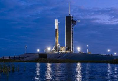 SpaceX adia lançamento de foguete à Lua