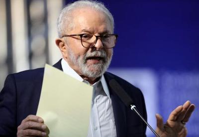 Em Brasília, Lula promete recursos para ciência e critica Bolsonaro