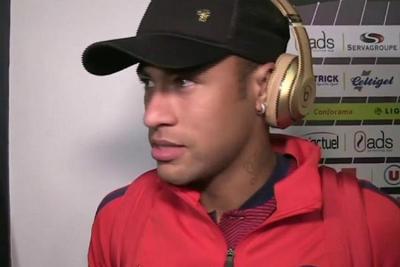 Em estreia pelo PSG, Neymar marca e dá bela assistência para Cavani