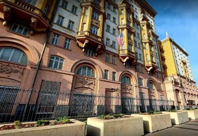 Embaixada dos EUA alerta americanos a deixarem a Rússia 'imediatamente'