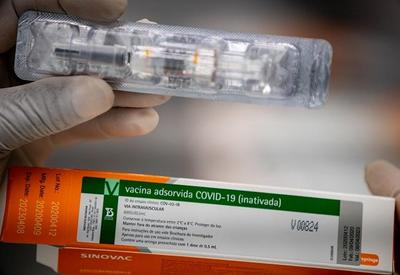 Covid-19: vacinação em SP pode prorrogar 2ª dose caso necessário