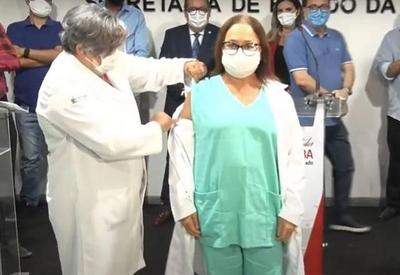 Enfermeira é a primeira a ser vacinada na Paraíba