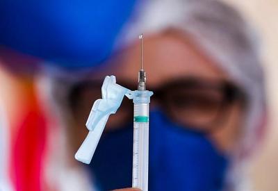 Alemães fazem fila para tomar vacina caseira não aprovada contra covid