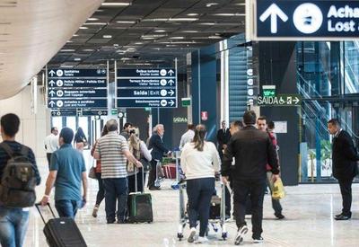 Mais de 2,4 milhões de pessoas devem passar por aeroportos durante feriado