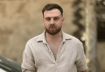 Manifestante iraniano Erfan Soltani é libertado sob fiança