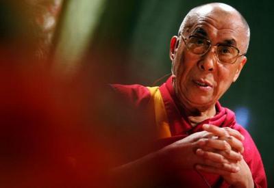 Dalai Lama, 85 anos, toma primeira dose da vacina contra a covid