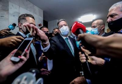 Em meio à pandemia, Lira quer transferir jornalistas para sala sem ventilação