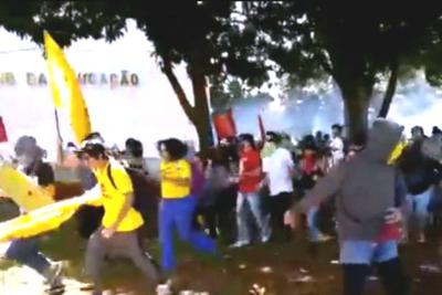 Estudantes da UnB e PMs voltam a se enfrentar após protesto