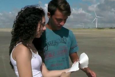 Estudantes encontram garrafa na praia com bilhete escrito há 5 anos