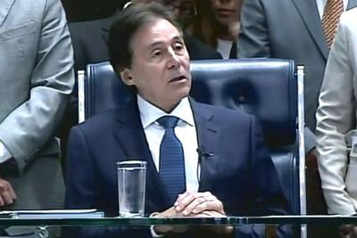 Eunício Oliveira, do PMDB, é o novo presidente do Senado