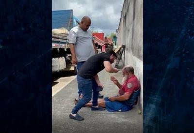 Ex-deputado agride homem que foi flagrado dando pauladas em cachorro na Bahia