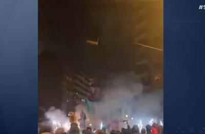 Escultura explode e lança fogo contra multidão na Espanha; veja vídeo