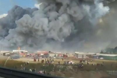 Explosão em mercado de fogos de artifício deixa mais de 30 mortos