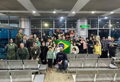 Voo da FAB com mais 48 repatriados vindos de Gaza chega ao país