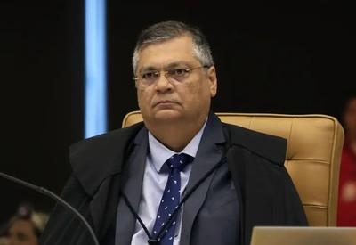 Flávio Dino determina retirada de trechos considerados homofóbicos e misóginos de obras jurídicas