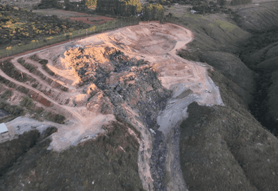 Montanha de lixo desaba em área de preservação ambiental no Entorno do DF