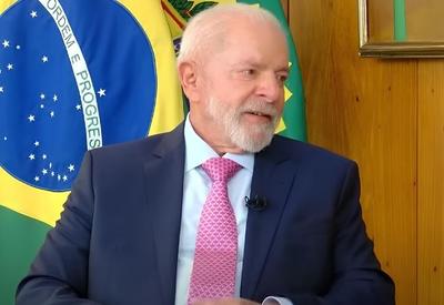 Lula está "lúcido, conversando e passou a noite bem", diz boletim médico