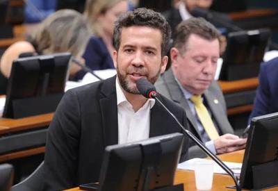 Janones pede à Procuradoria-Geral da República extinção do PL, partido de Bolsonaro