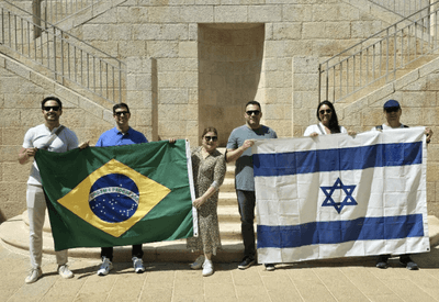 Quatorze autoridades brasileiras retornam ao Brasil após quase 15 dias em Israel