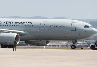 Quinto voo da Força Aérea decola do Líbano com 220 repatriados