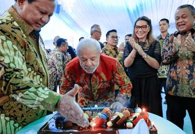 Lula ganha festa de aniversário antecipada na Indonésia durante viagem oficial