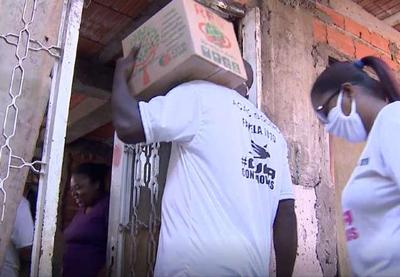 Falta de recursos e apoio logístico dificulta entregas de doações em favelas