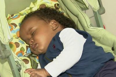 Família luta para conseguir tratamento para bebê com doença rara 