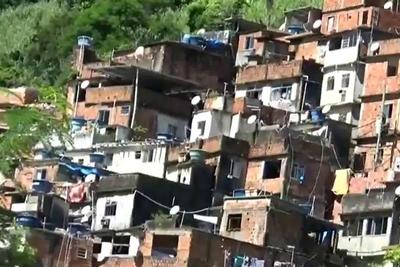 Favela da Rocinha, no Rio, vive mais um dia de tensão