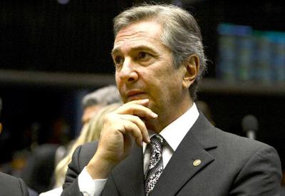 Moraes determina suspensão do passaporte diplomático de Fernando Collor 