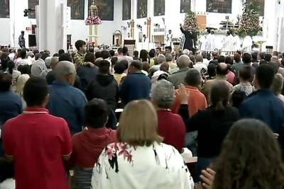 Festa do Divino Pai Eterno reúne milhares de fiéis em Goiás