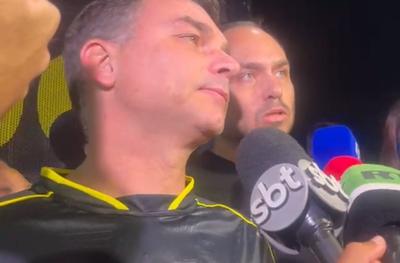 “Tentativa de mexer que não foi para fugir”, diz Carlos Bolsonaro após prisão do pai por violar tornozeleira