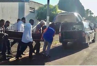 Vítimas de colisão em Taguaí são enterradas