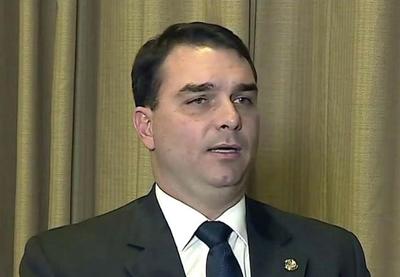 Flávio Bolsonaro fala pela 1ª vez sobre quebra dos sigilos fiscal e bancário