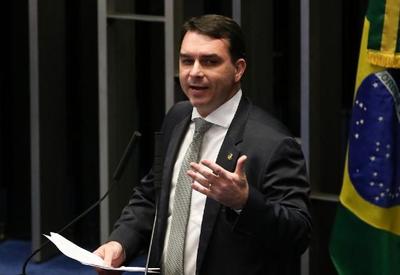 Flávio Bolsonaro vai ao Conselho de Ética contra Jorge Kajuru