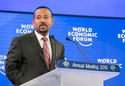 Ganhador do Prêmio Nobel da Paz em 2019 vai à guerra na Etiópia